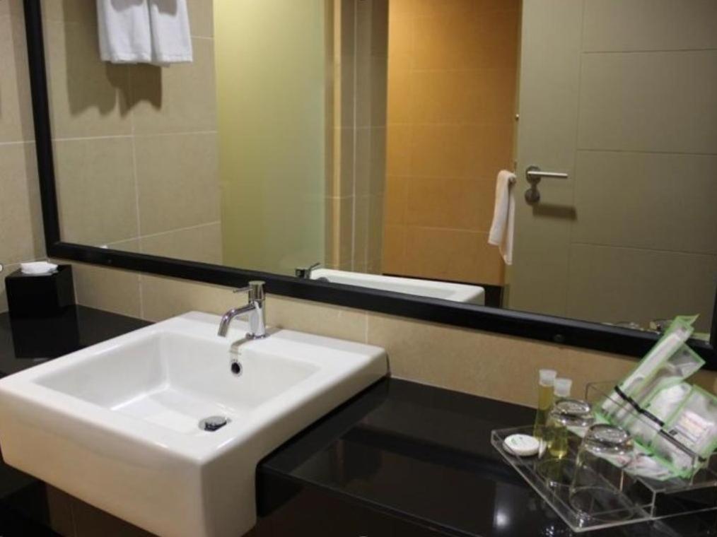 Raia Hotel & Convention Centre Terengganu Куала-Тренгану Экстерьер фото